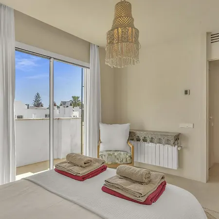 Vakantiehuis Casa Bambu - Incredible Beachside Townhouse By Finest *